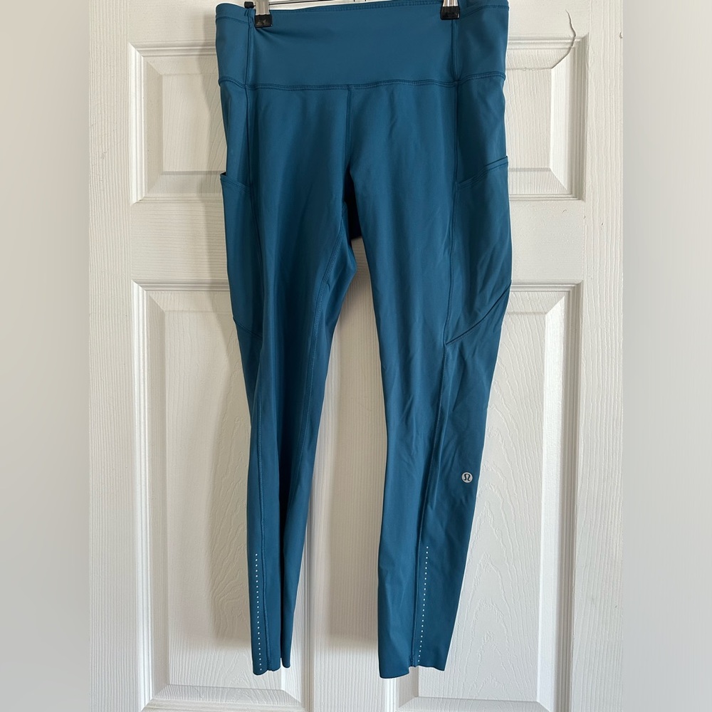 Women’s Wunder Train High-Rise Tight with Pockets 28” Blue, size 10.
